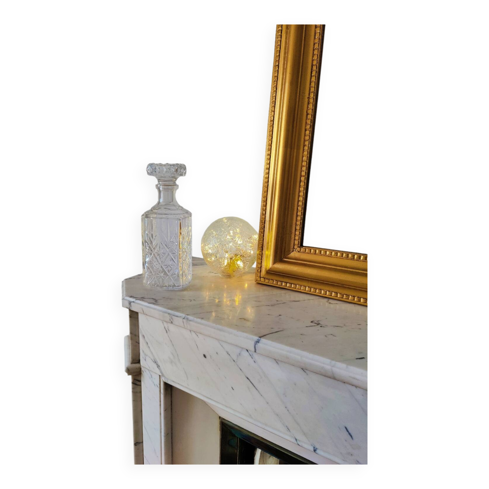 Carafe in chiseled glass