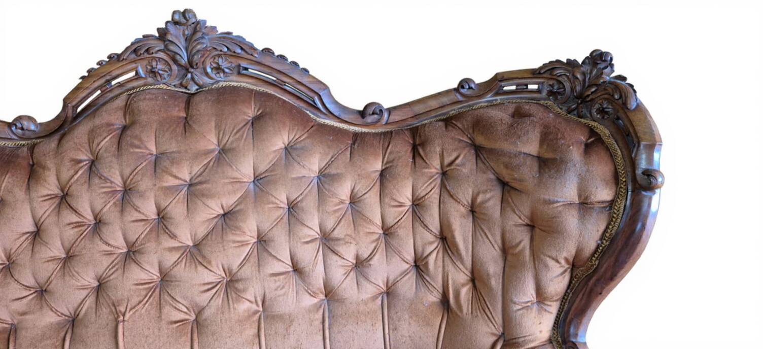 19th-century neo-Rococo antique canapé – Walnut structure