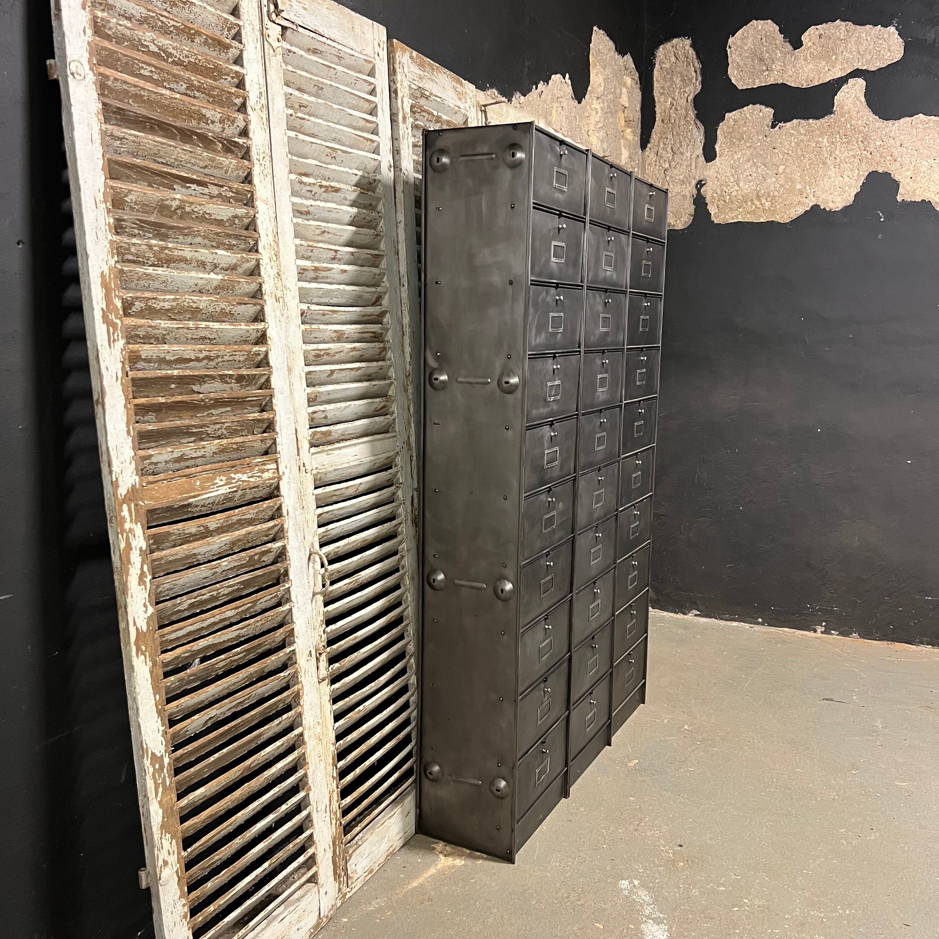 Industrial clamshell furniture, Ronéo 1950