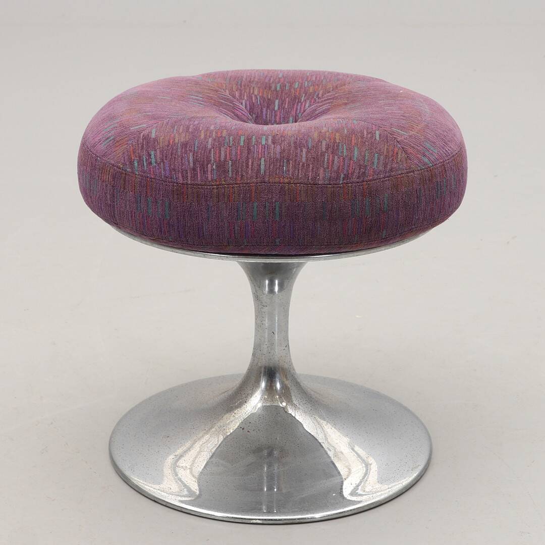 “Satellite” stool, tulip base in chrome metal