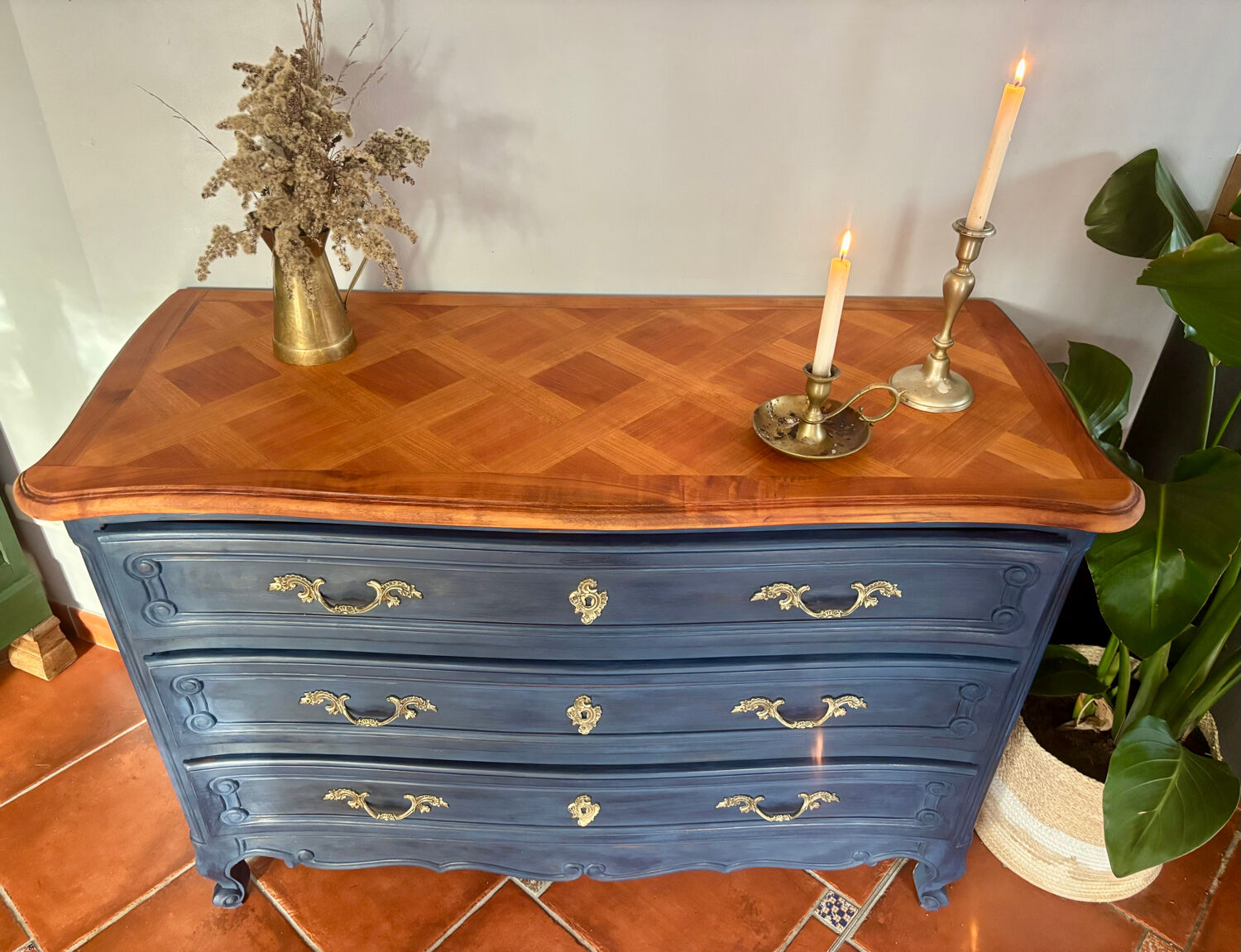 Commode vintage restaurée – peinture Annie Sloan Oxford Navy & cire cl