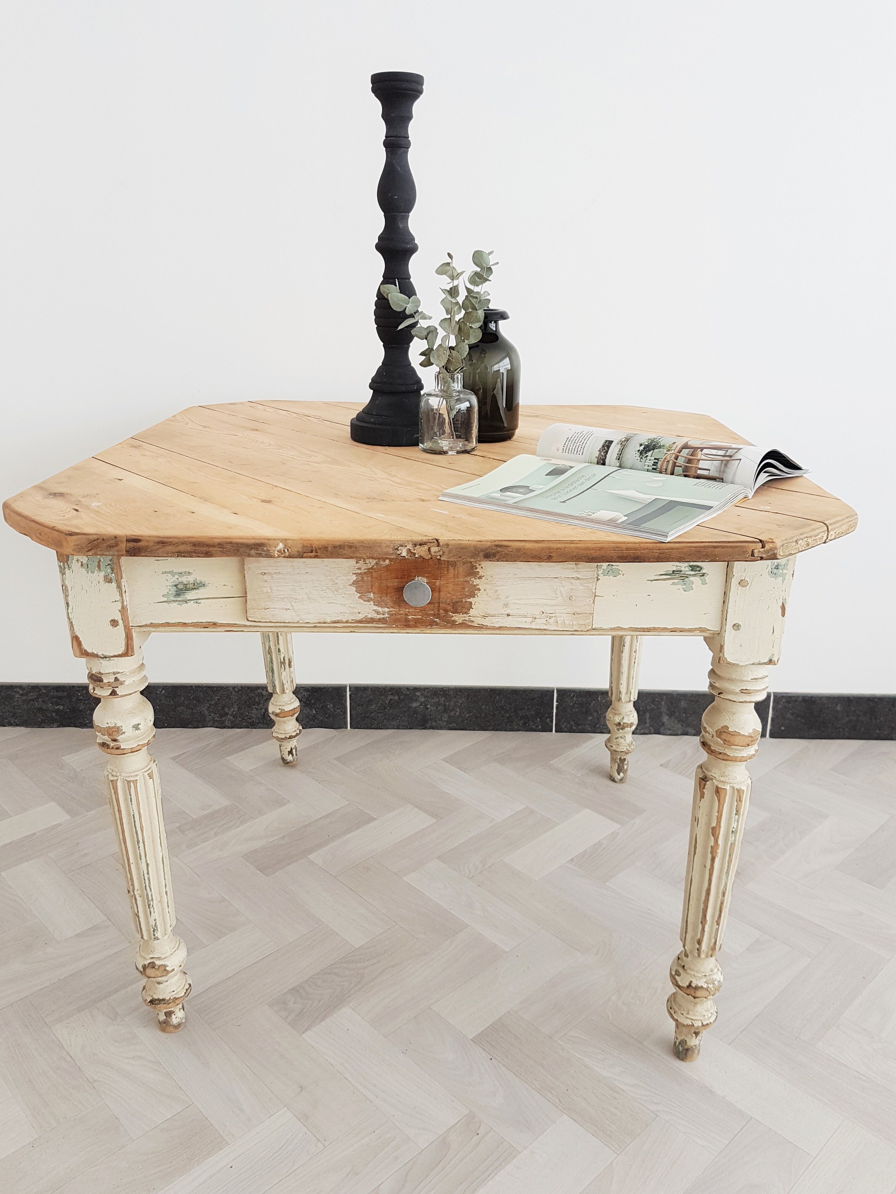 Square table campaign