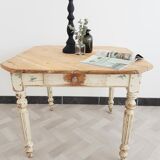 Square table campaign