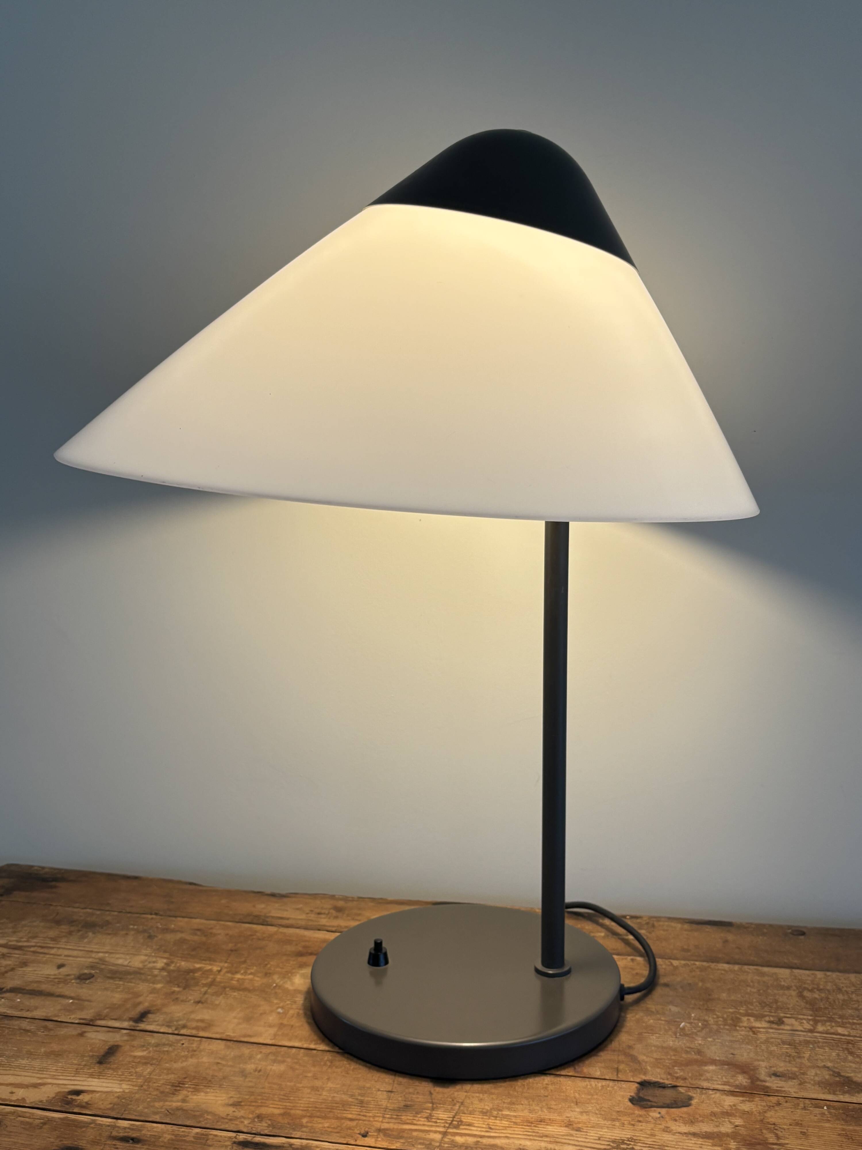 Vintage Opala table lamp Hans J. Wegner Louis Poulsen Design