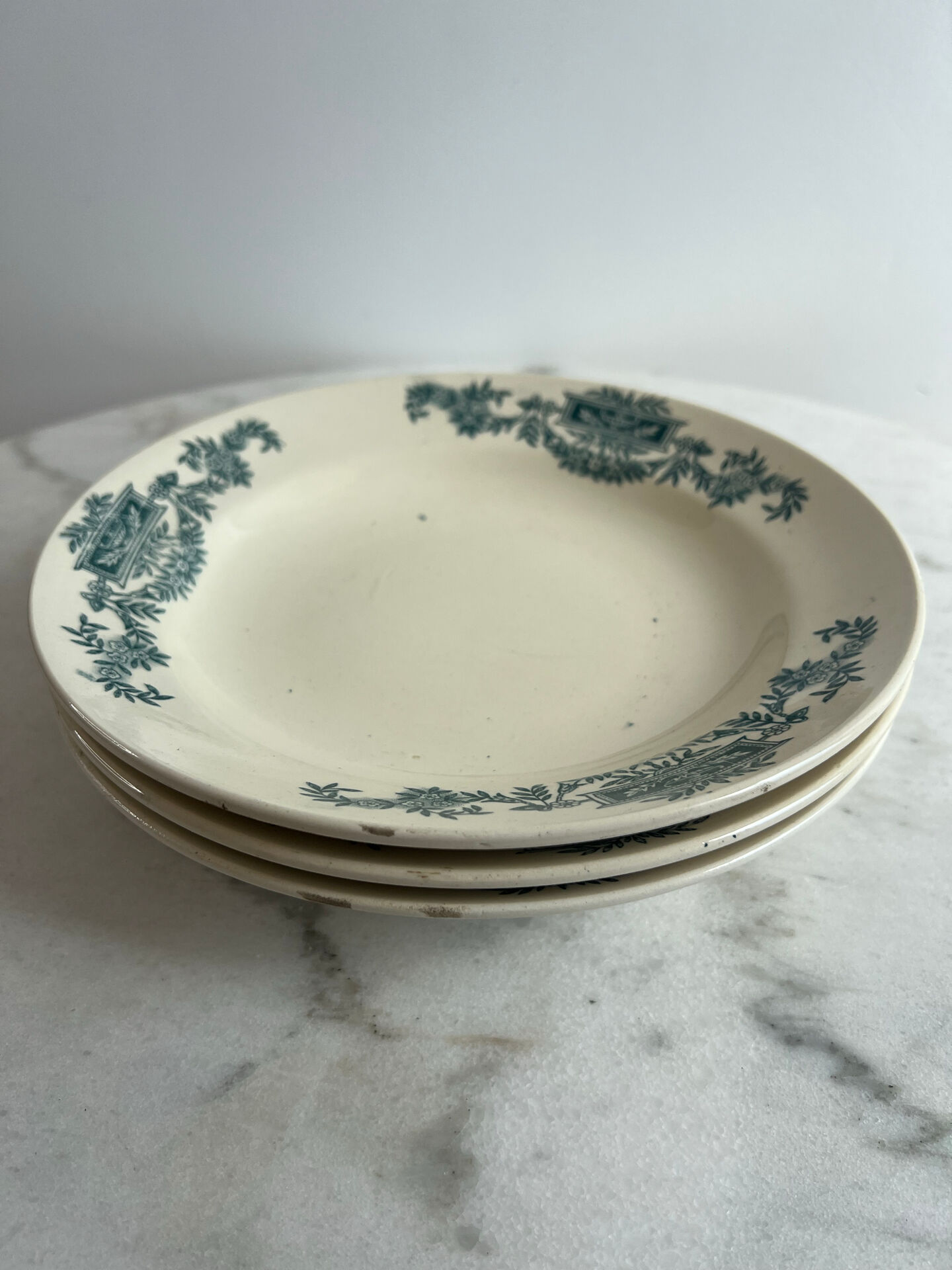 Assiette creuse Longchamp Lutèce en terre de fer