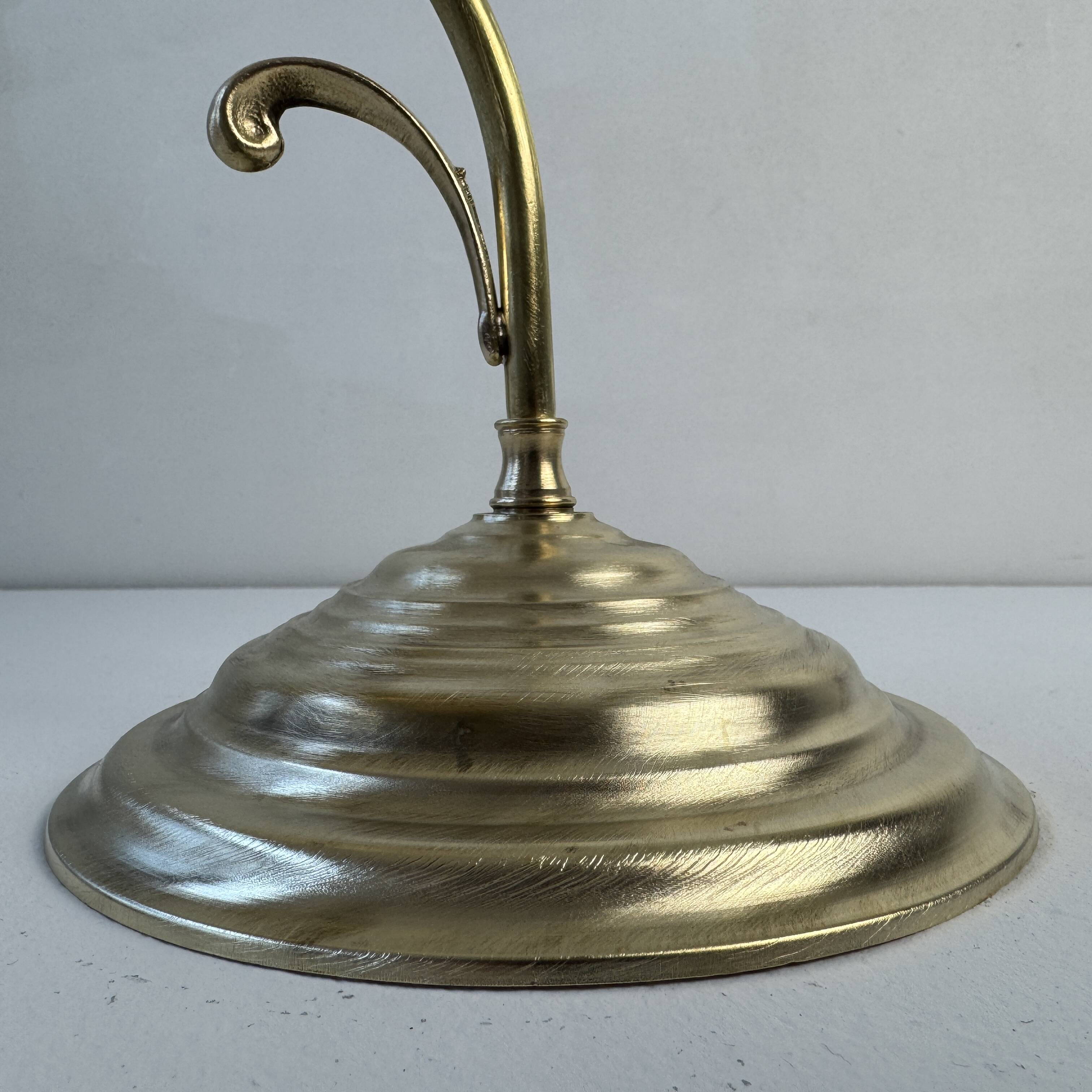 VINTAGE ARTICULATED DESK LAMP IN BRASS AND OPAL GLASS