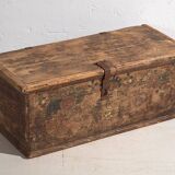 Coffre ancien peint, c.1900