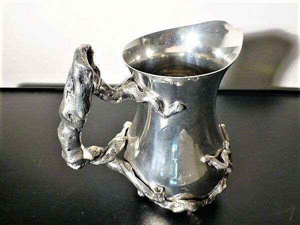 Cruche en etain pascal morabito. xxeme siecle