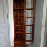 Mahogany column showcase, 1 glass door, 1 drawer, 5 wooden shelves