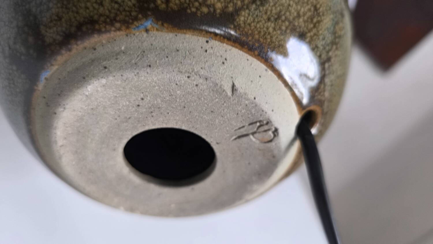 Table lamp in glazed stoneware