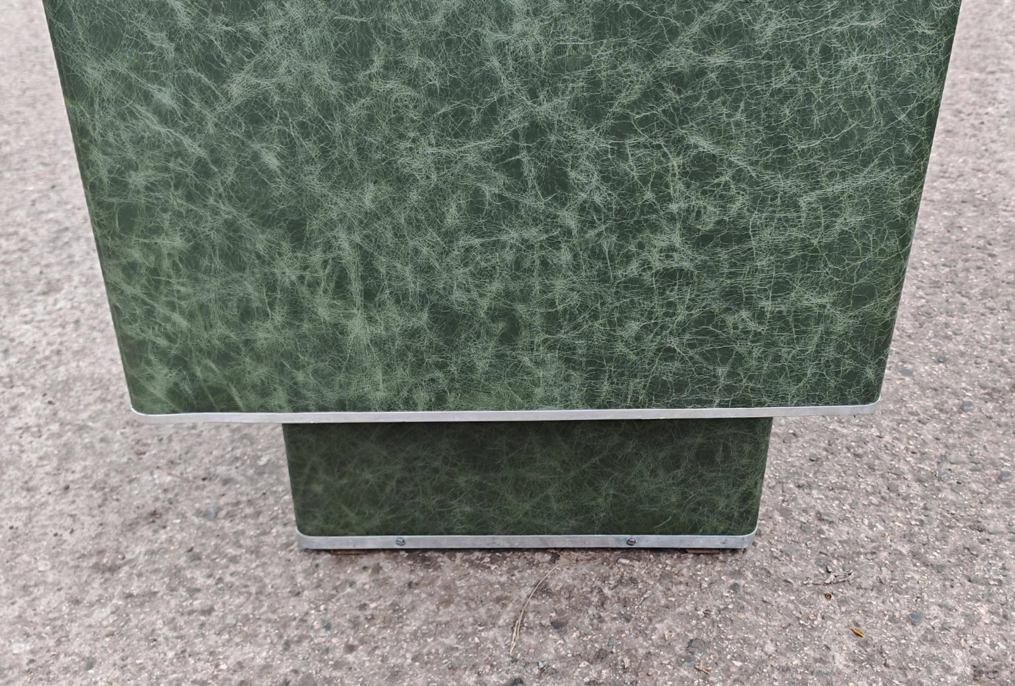 Art Deco or Bauhaus desk in metal covered with leather, Gio Ponti style.