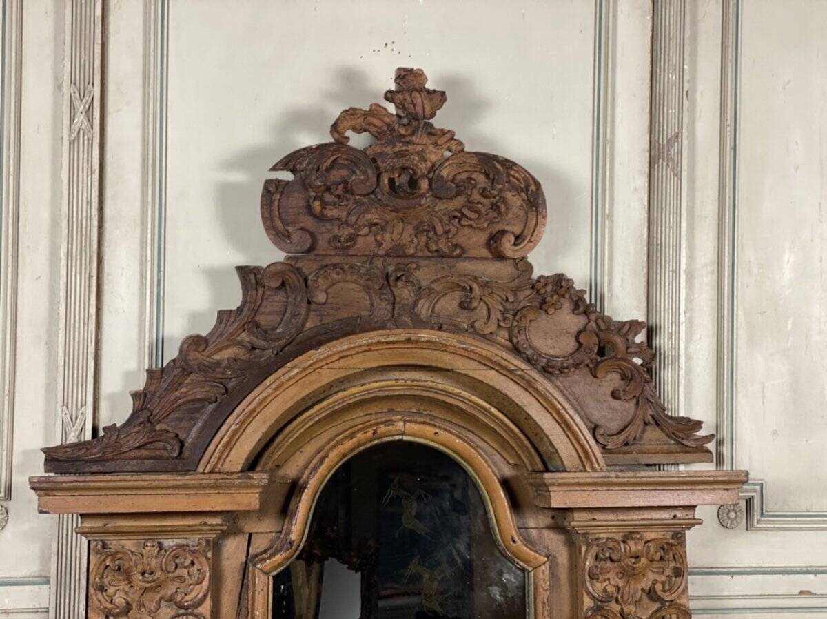 Painted carved wooden mirror, 18th century