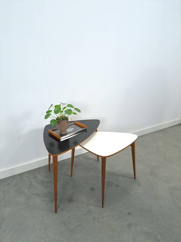 Set noir avec table avec de petits pots du Kaiser Köln