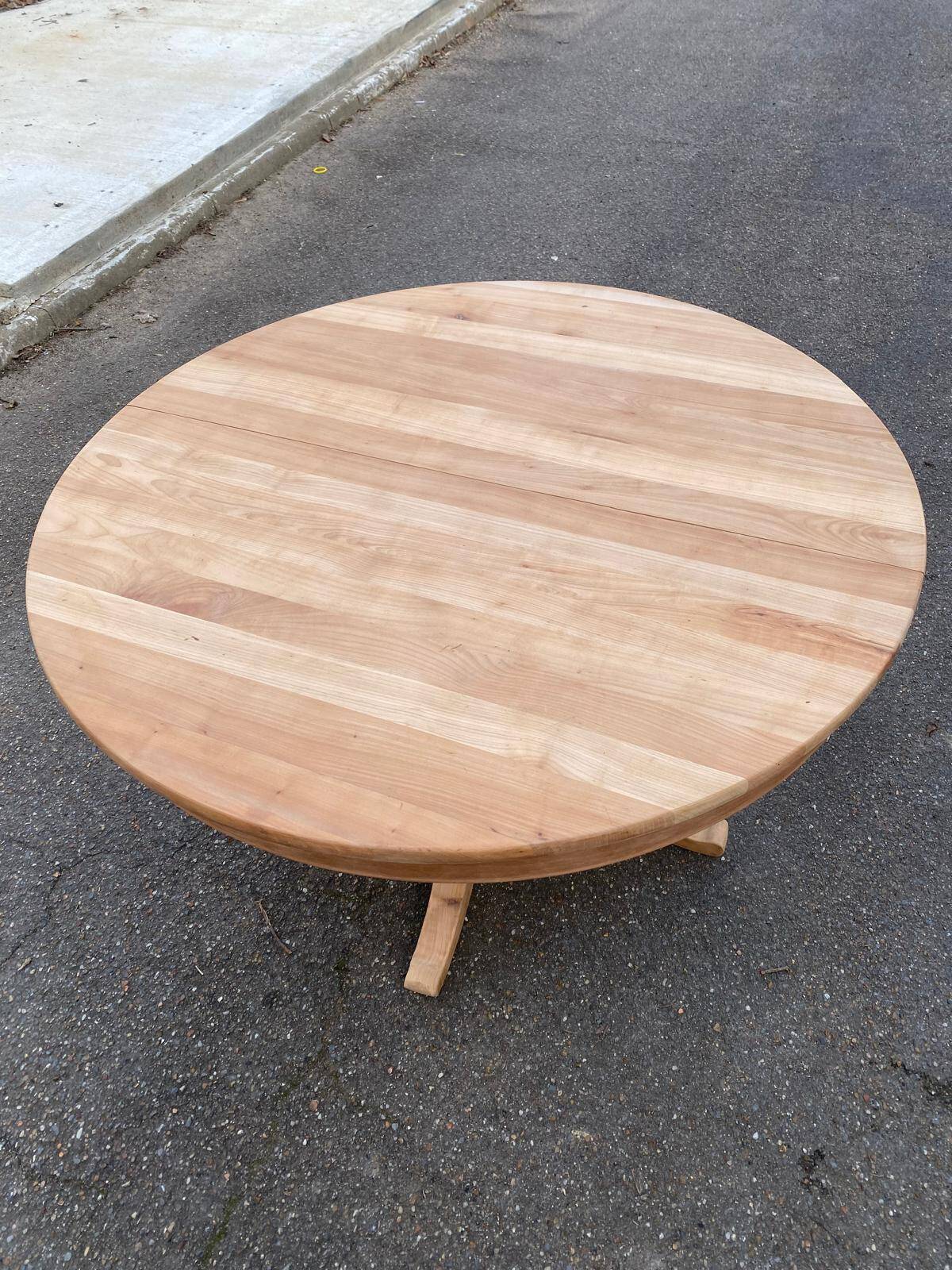 Extendable round dining table with central leg, renovated in raw oak, 210cm