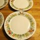 6 assiettes à dessert en porcelaine épaisse en très bon état.