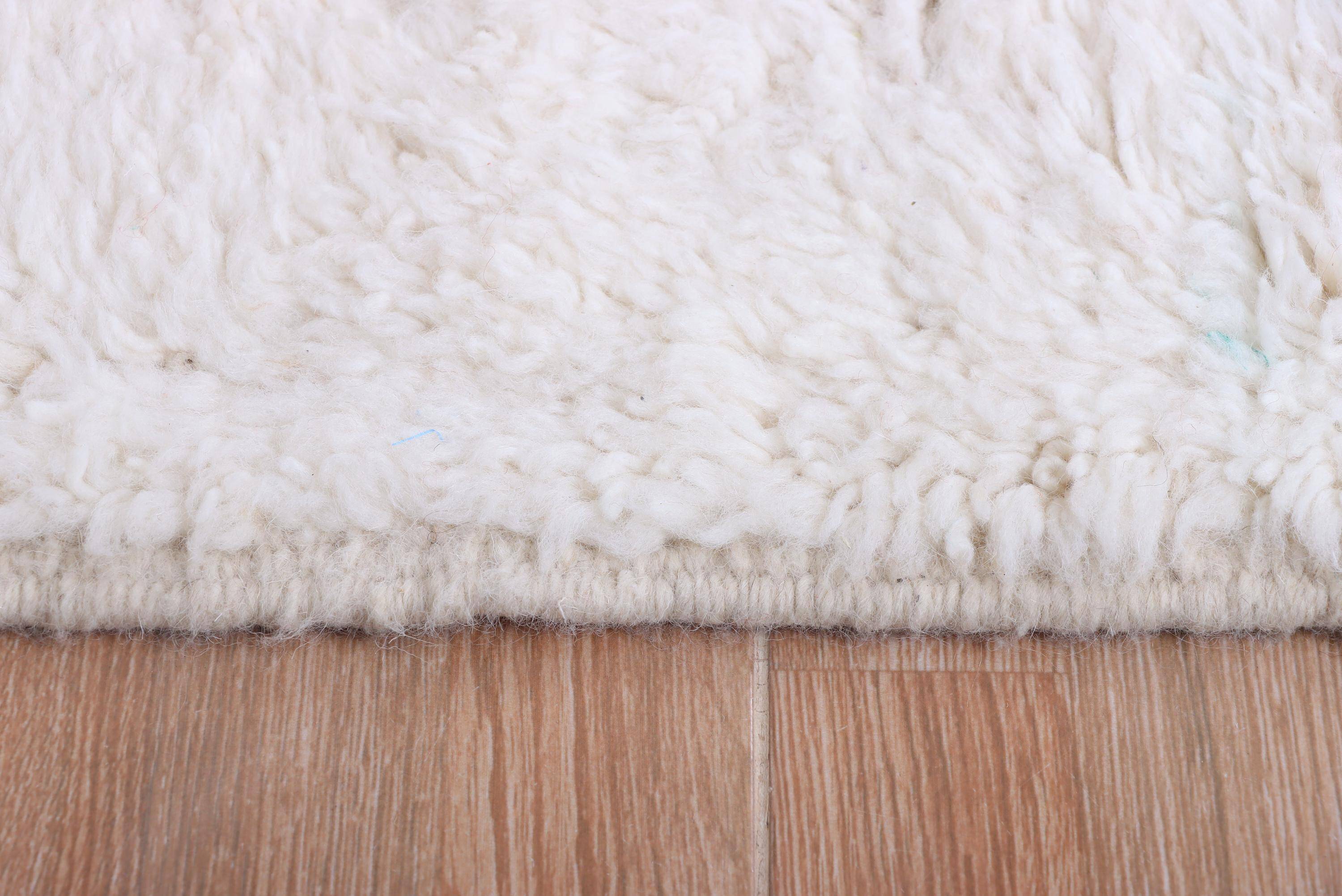 Superb Moroccan wool rug, handmade, dimensions 250x150 cm.
