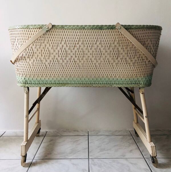 Berceau en bois et osier des années 50’