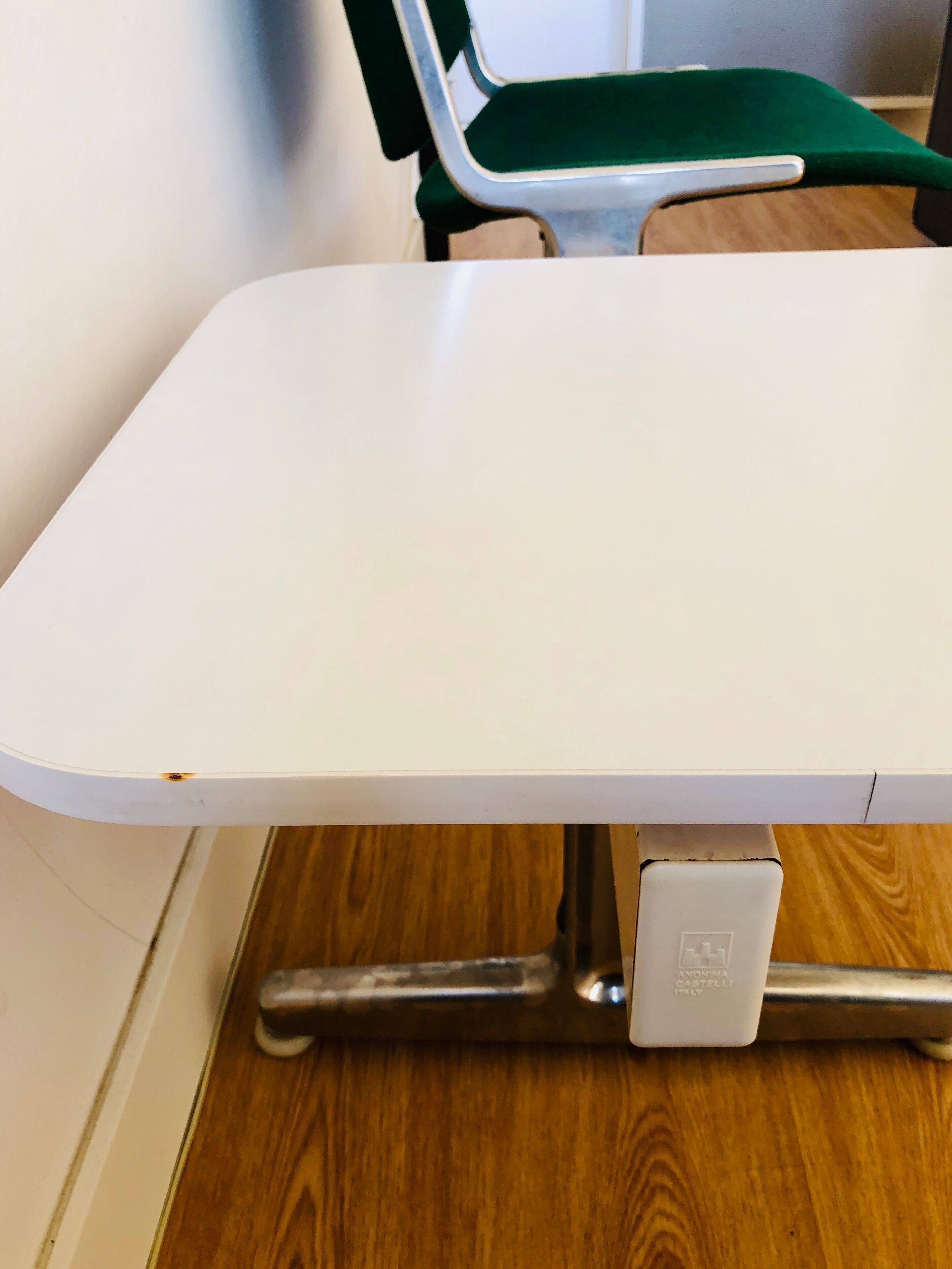 Fauteuil et tablette Castelli Anonima Giancarlo Piretti