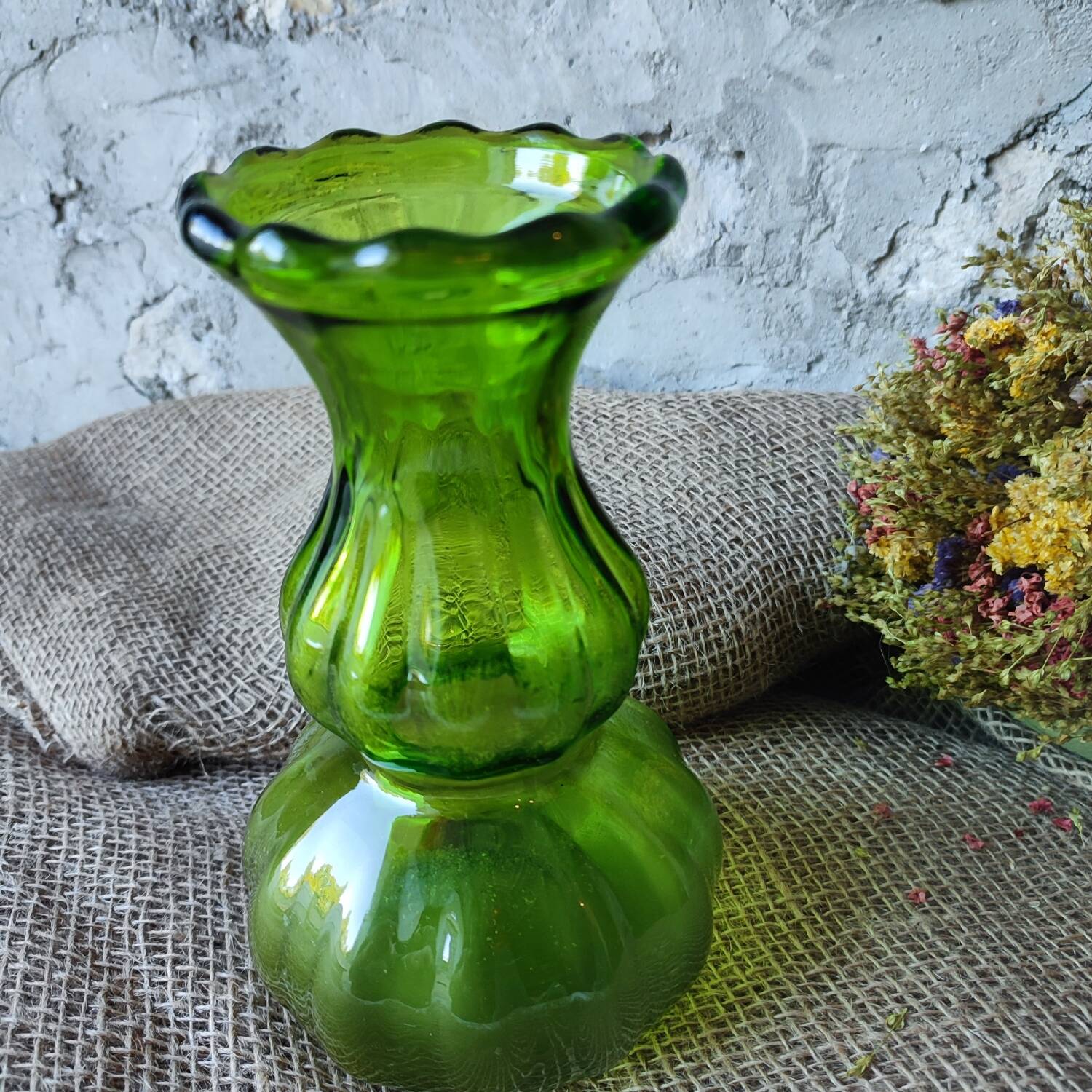Vintage emerald green glass vase