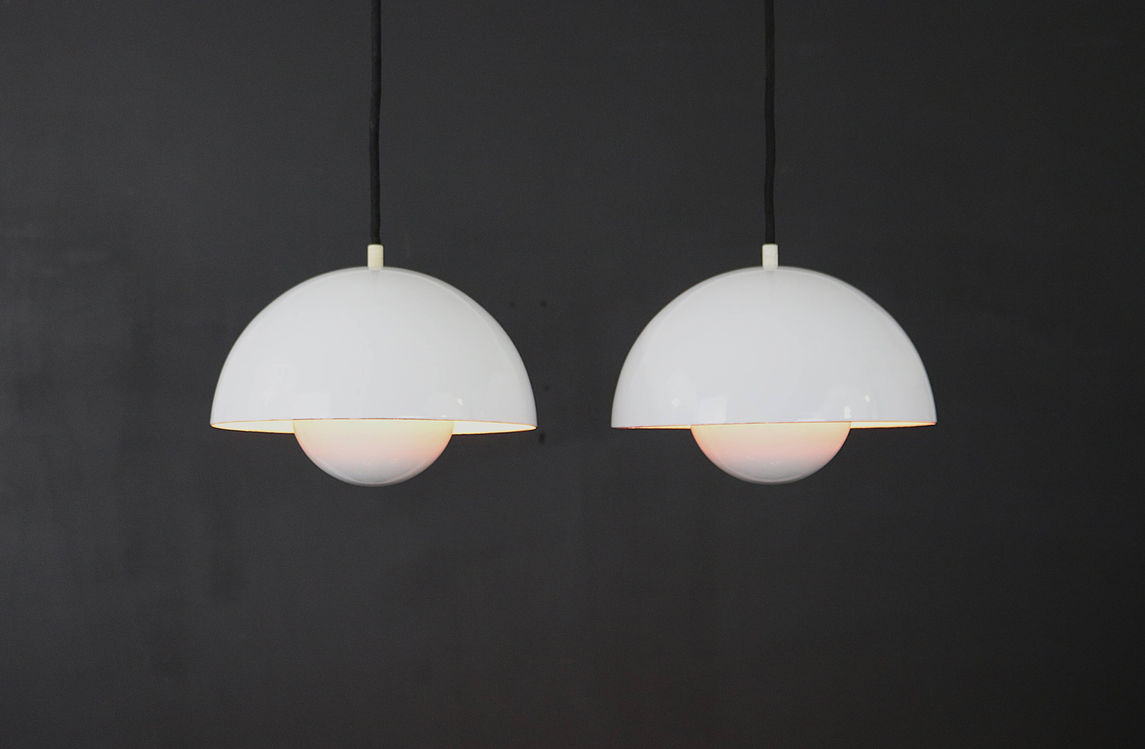 Iconic pair of VP1 white enamel flowerpot lamps  - Verner Panton - 100 % original - Louis Poulsen