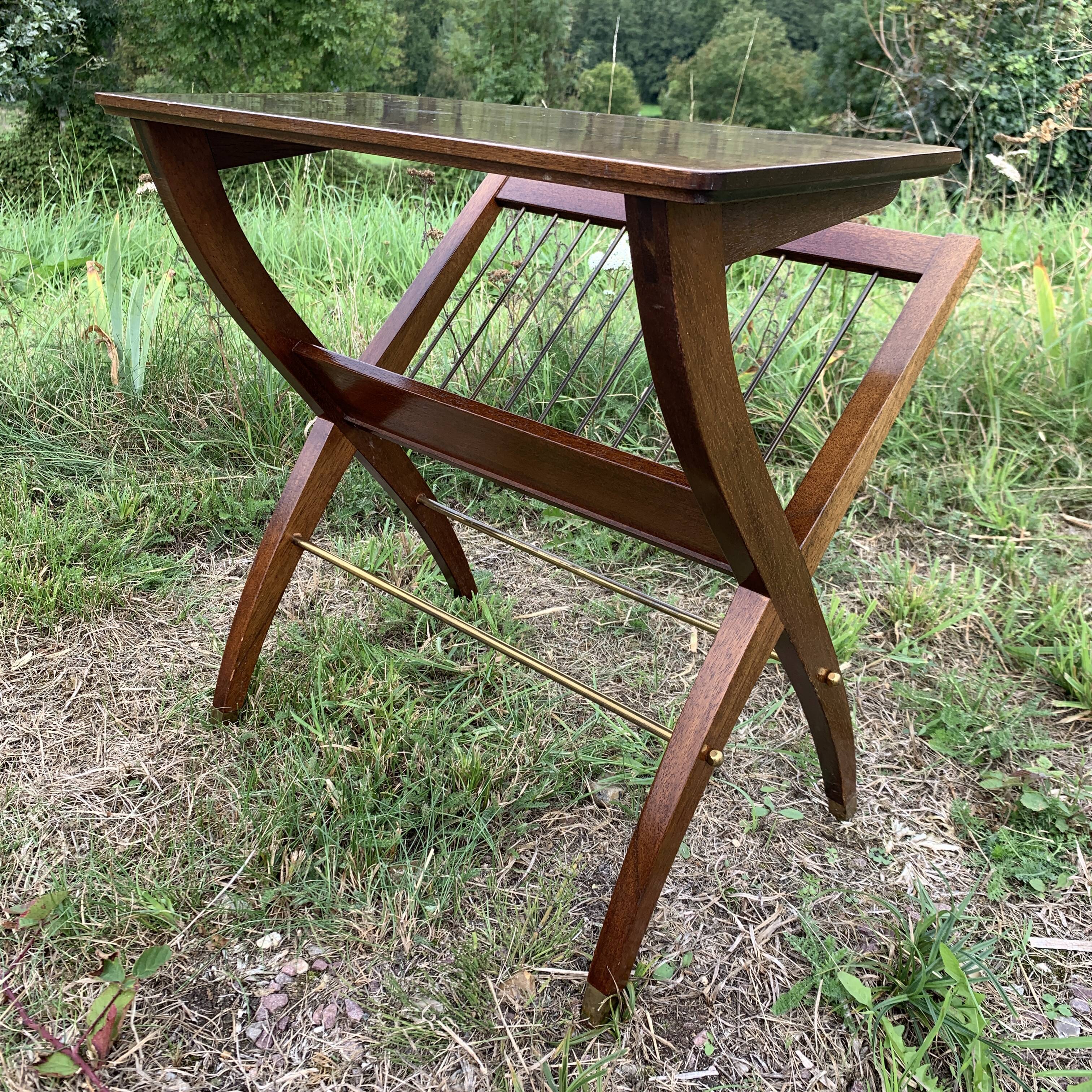 Magazine rack with wooden and gilded brass tablet