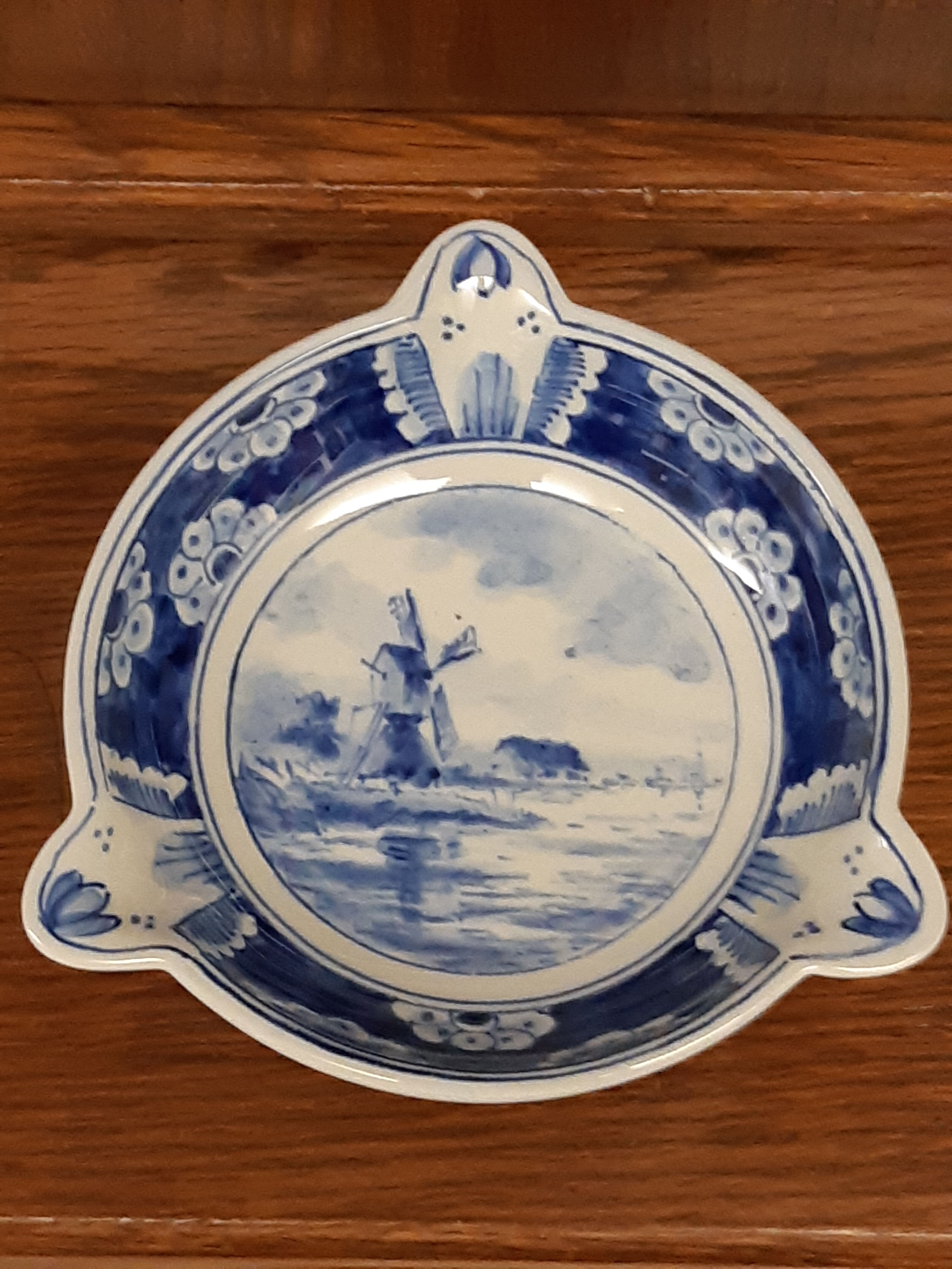 Ceramic standing cup by Delft