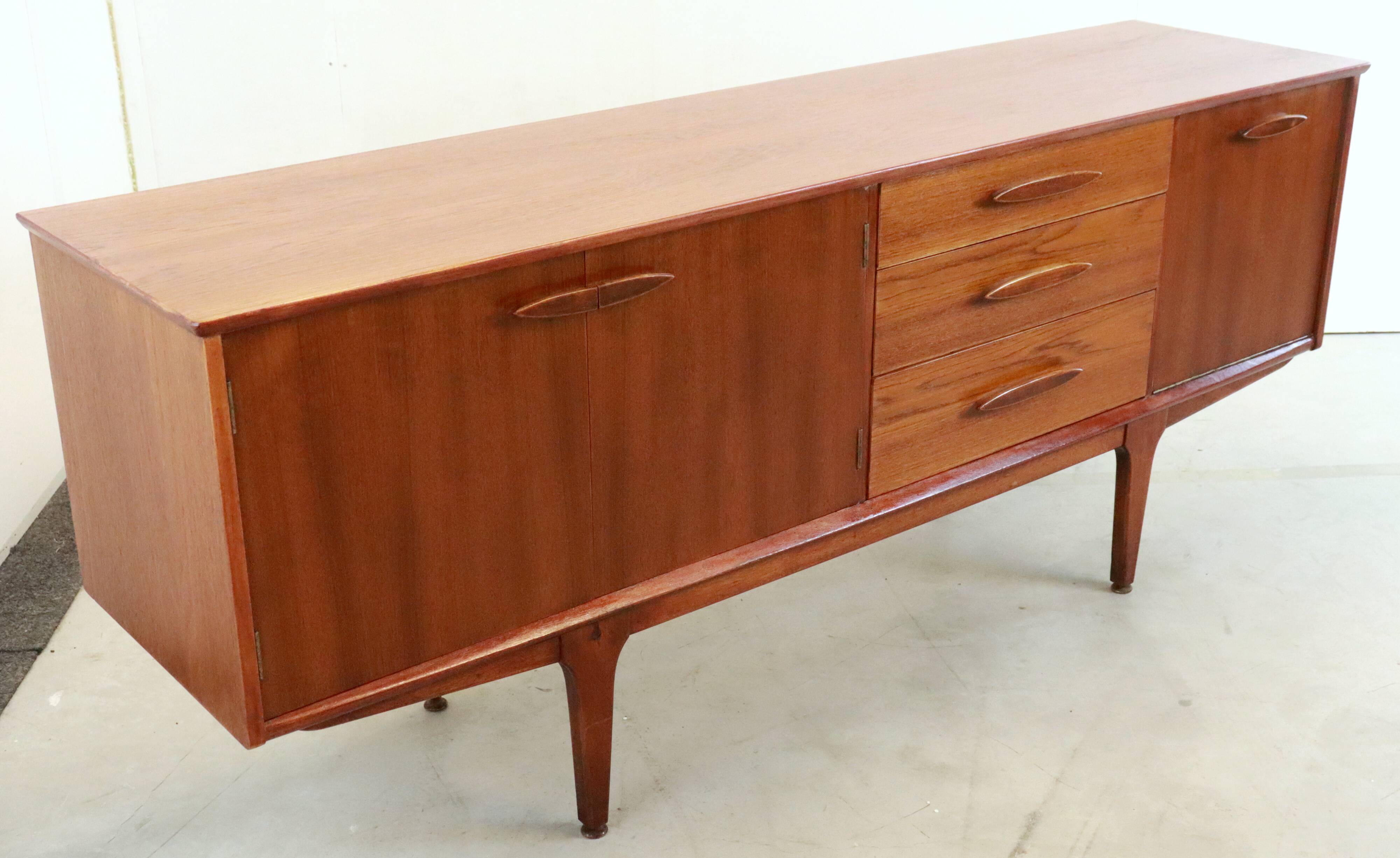 Jentique vintage sideboard 'winwick' | 182.7 cm