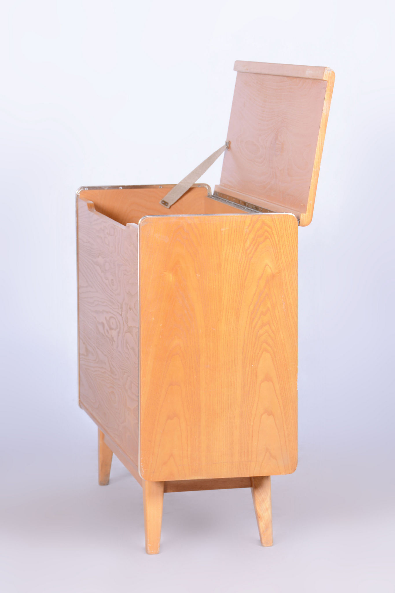 Armoire de rangement à charnières, Jitona Sobeslav, Tchéquie, années 1950