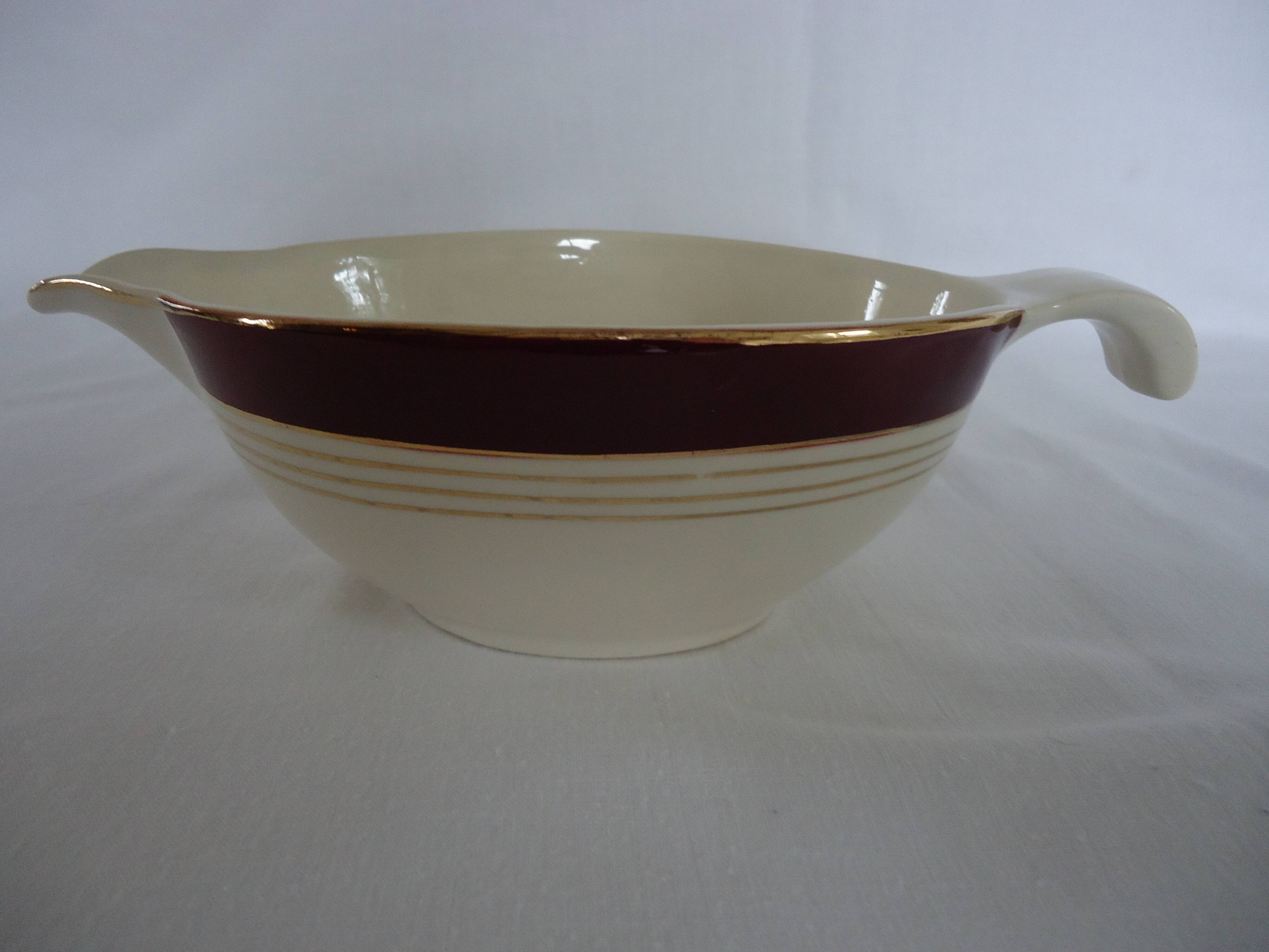 Opaque porcelain gravy boat, digoin sarreguemines, pasteur model