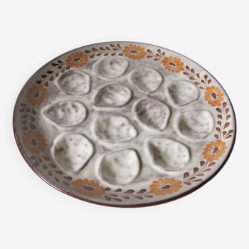 Ceramic oyster dish in very good condition.