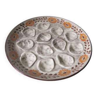 Ceramic oyster dish in very good condition.