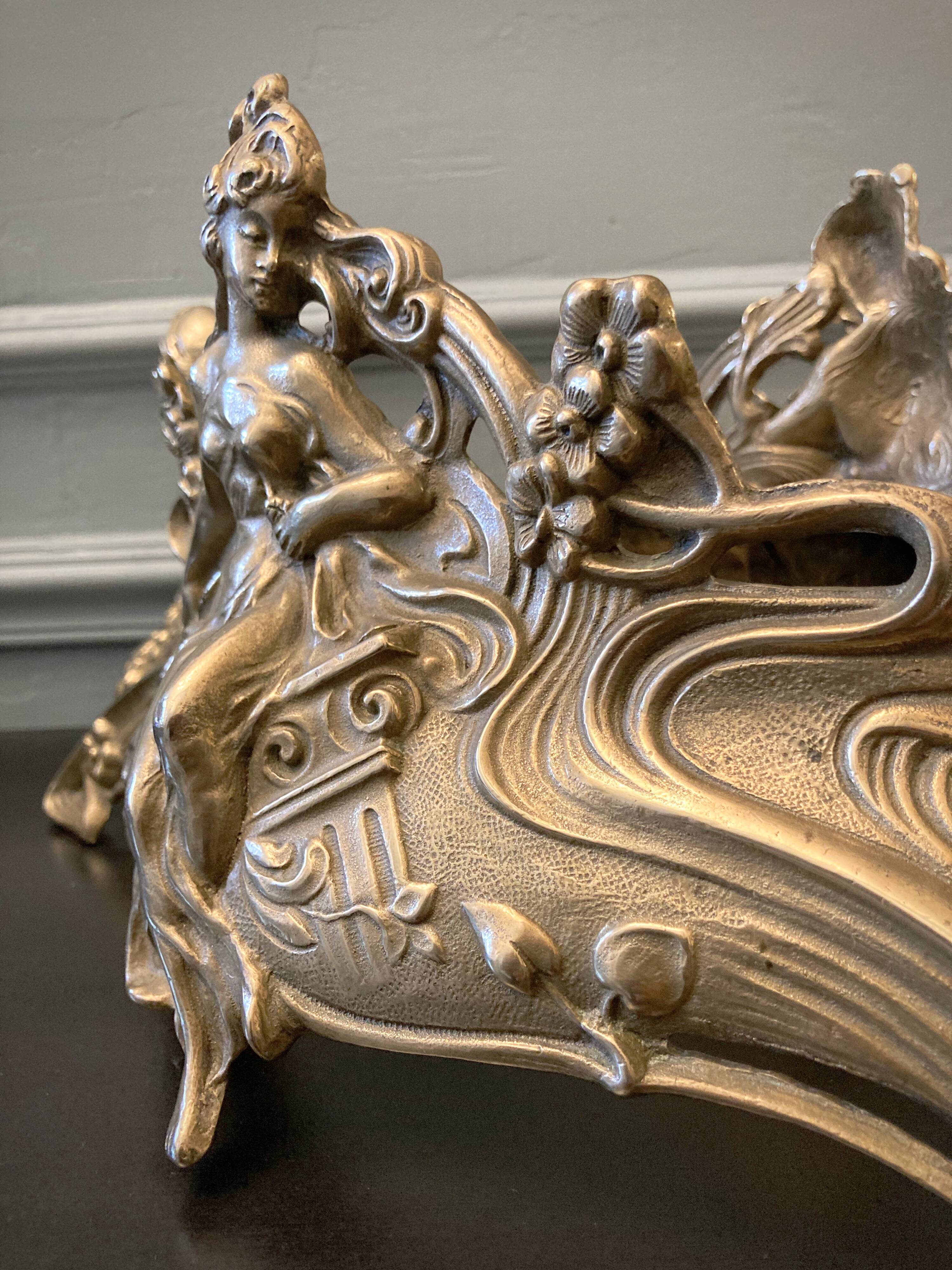 Large planter in gilded bronze Art nouvelles