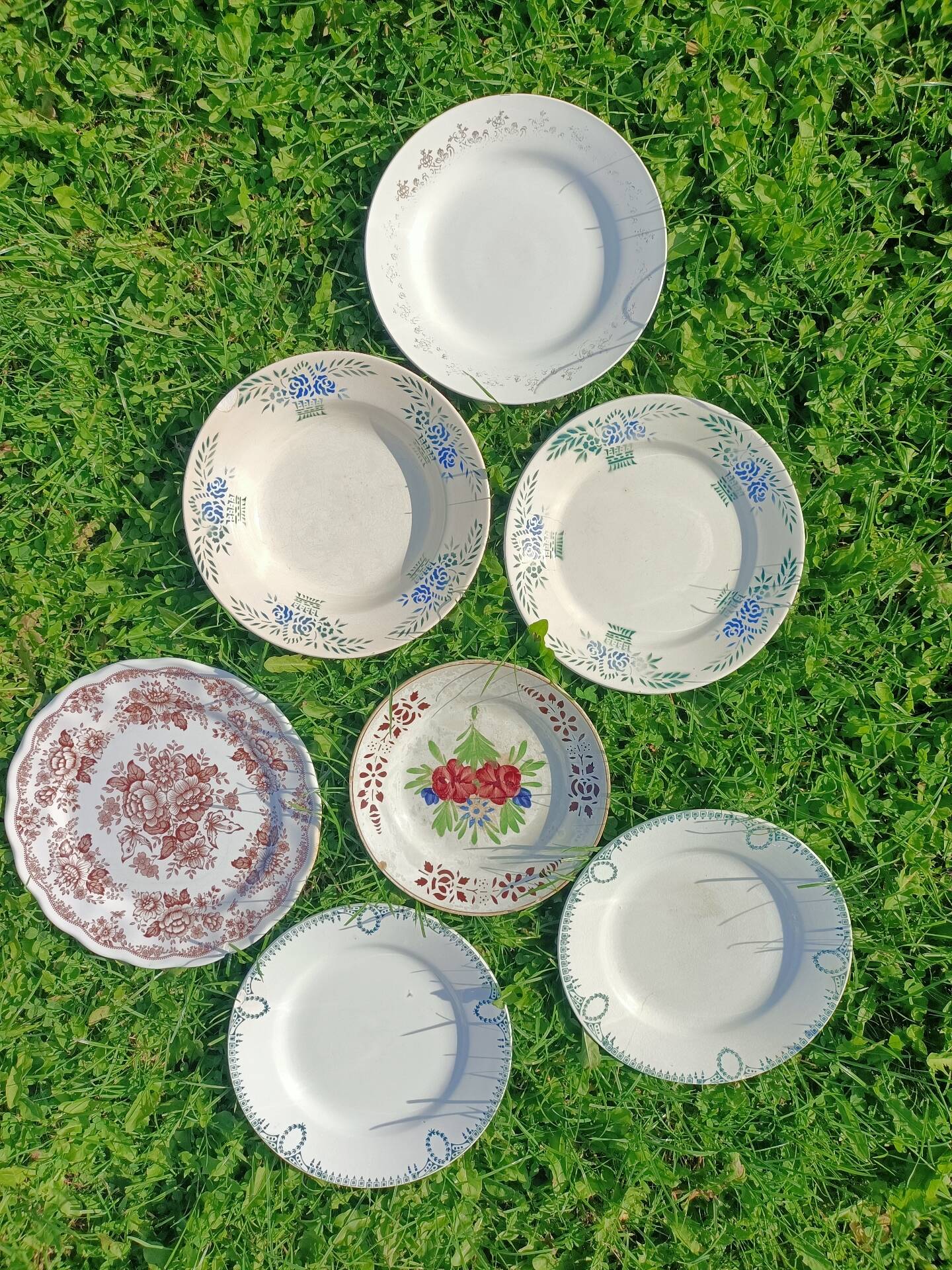 Set of stamped plates 🌻