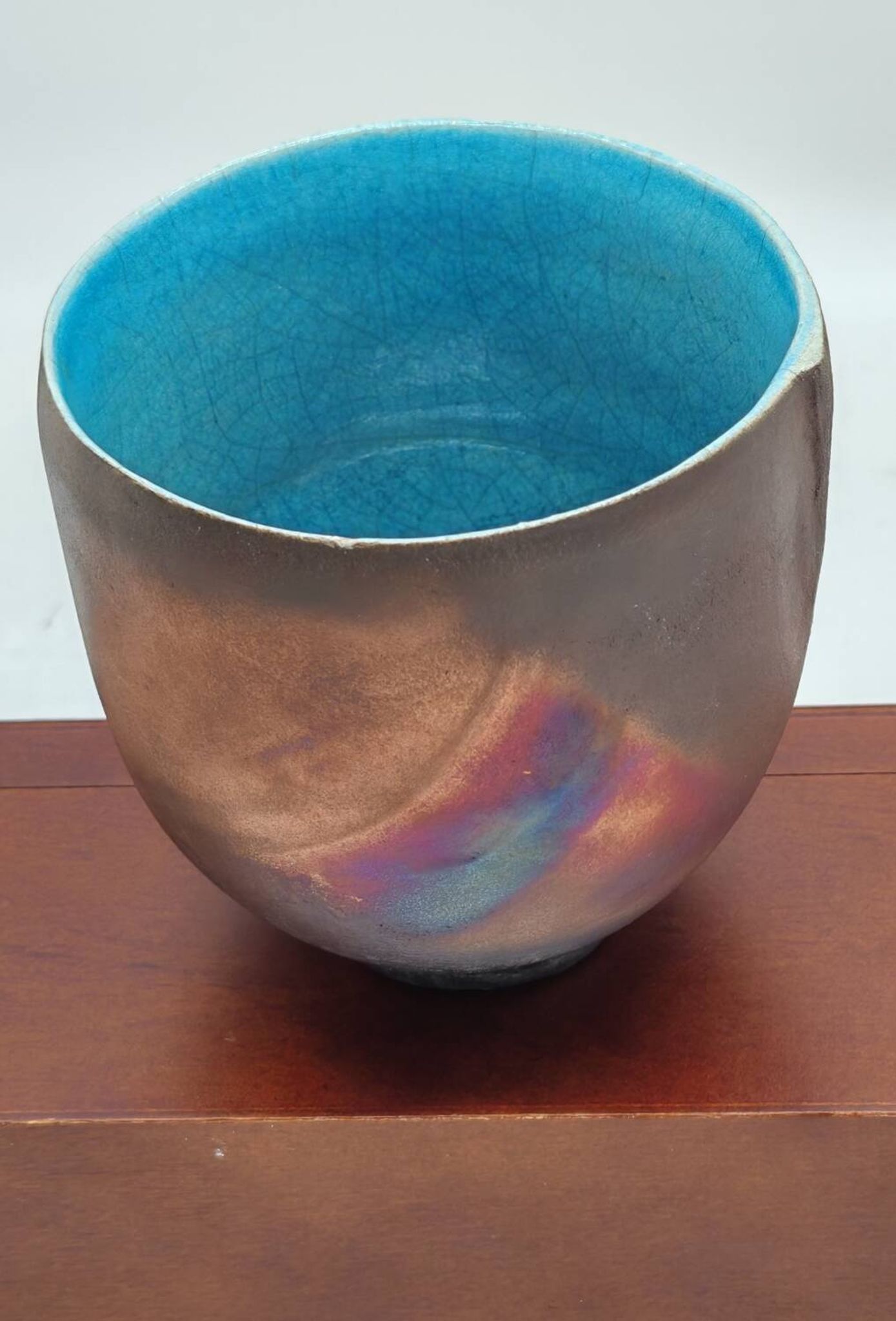 Grand bol en raku aux irisations métalliques