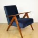 Fauteuil classique Var B-310 vintage des années 1960 en velours bleu marine - bois foncé - 2 pièces disponibles