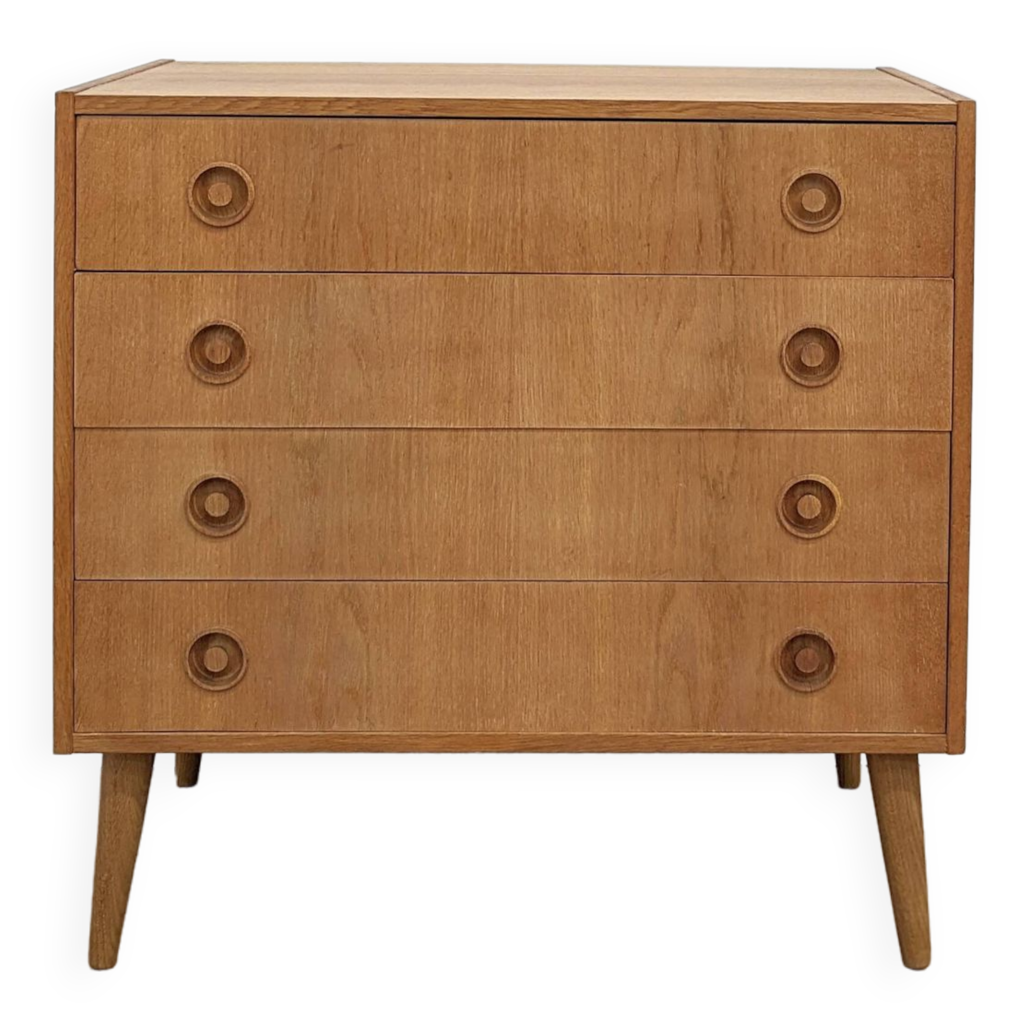 Oak chest of drawers