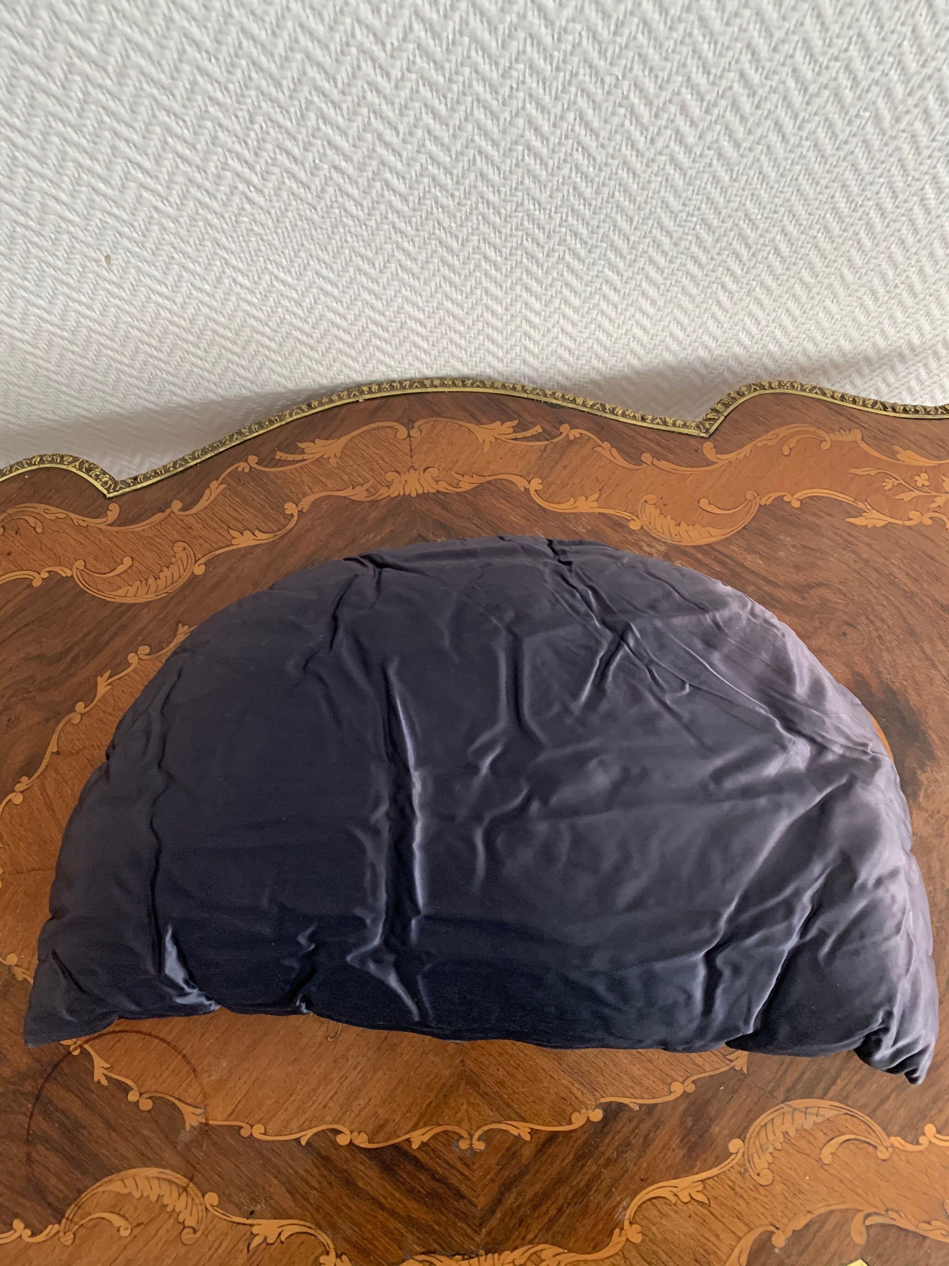 Coussin soie japonisant 1/2 lune