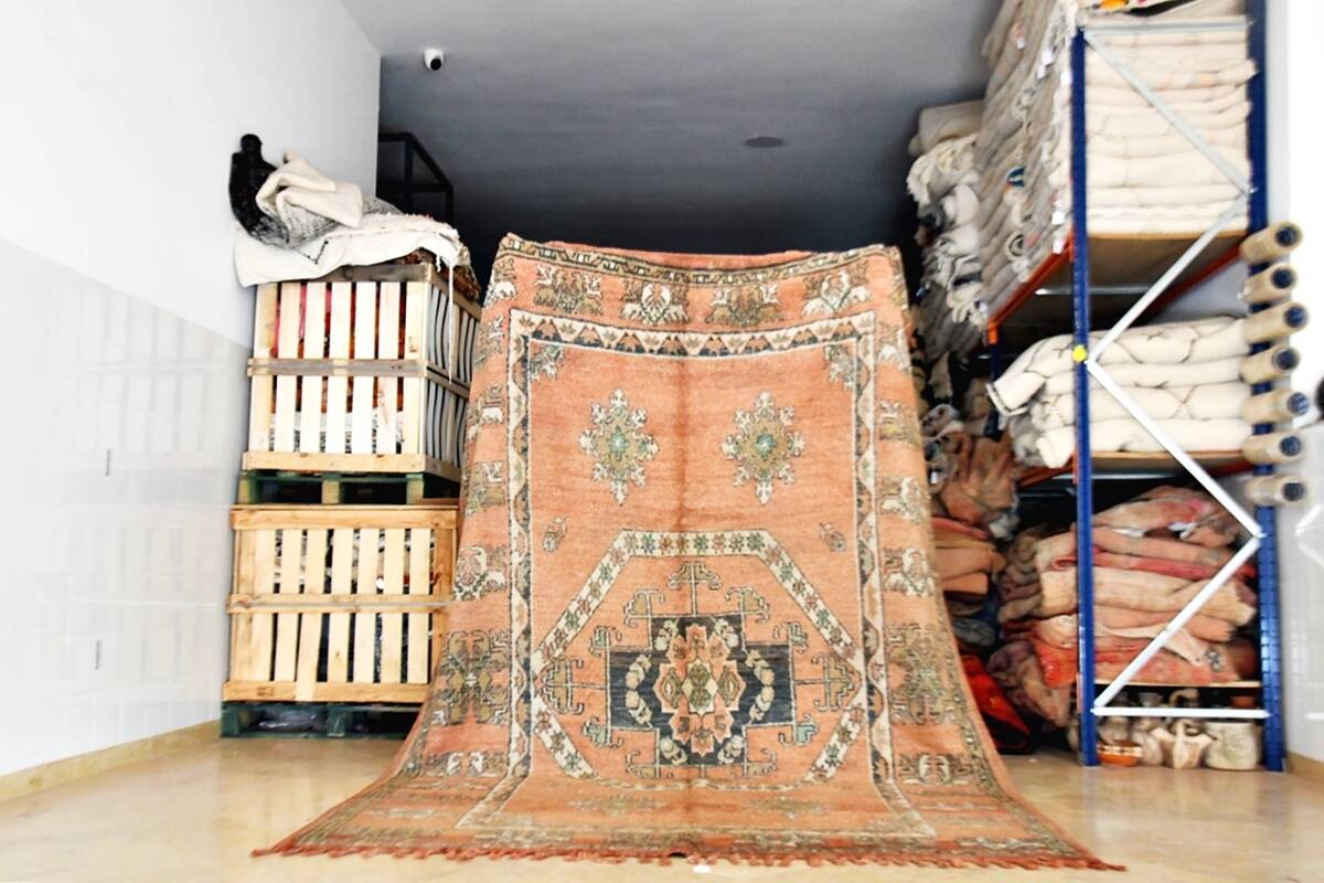 Vintage Moroccan Berber rug 317 x 207 cm