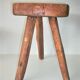 Tabouret brutaliste en bois