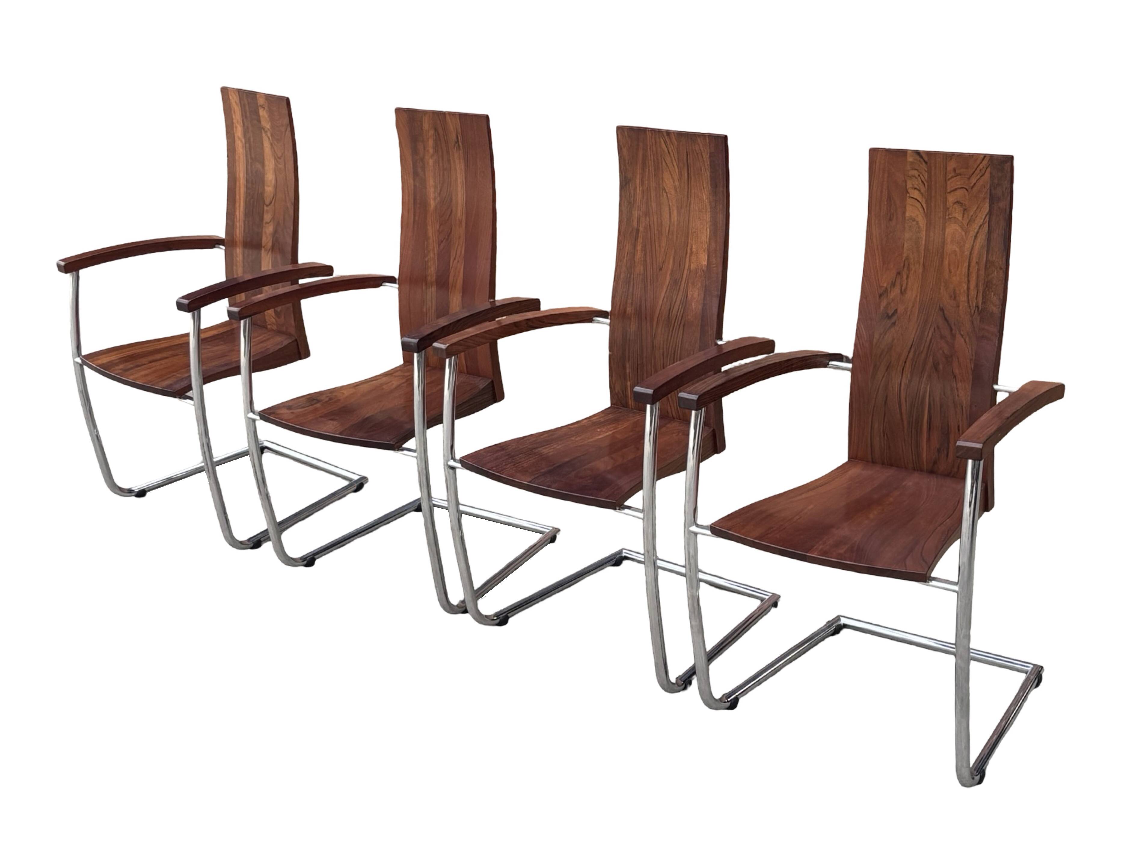 Ensemble vintage de quatre chaises design en hêtre massif chrome