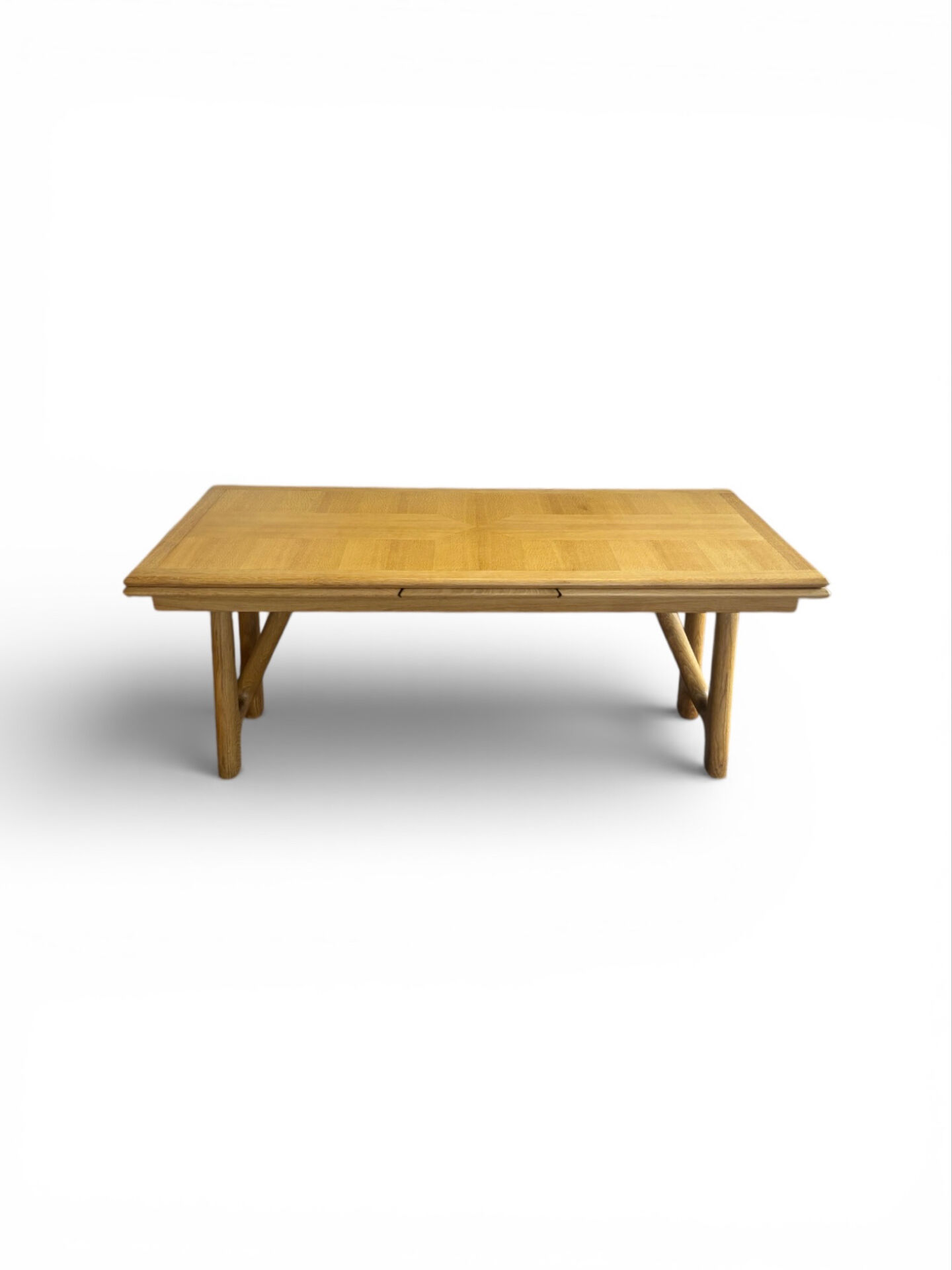 Table à rallonges en chêne par Guillerme & Chambron édition Votre Mais