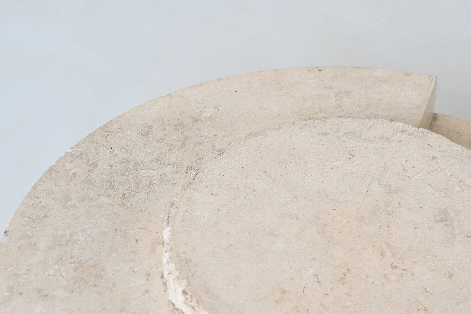 Table basse sculpturale en pierre de Mactan de Magnussen Ponte, Belgique 1970