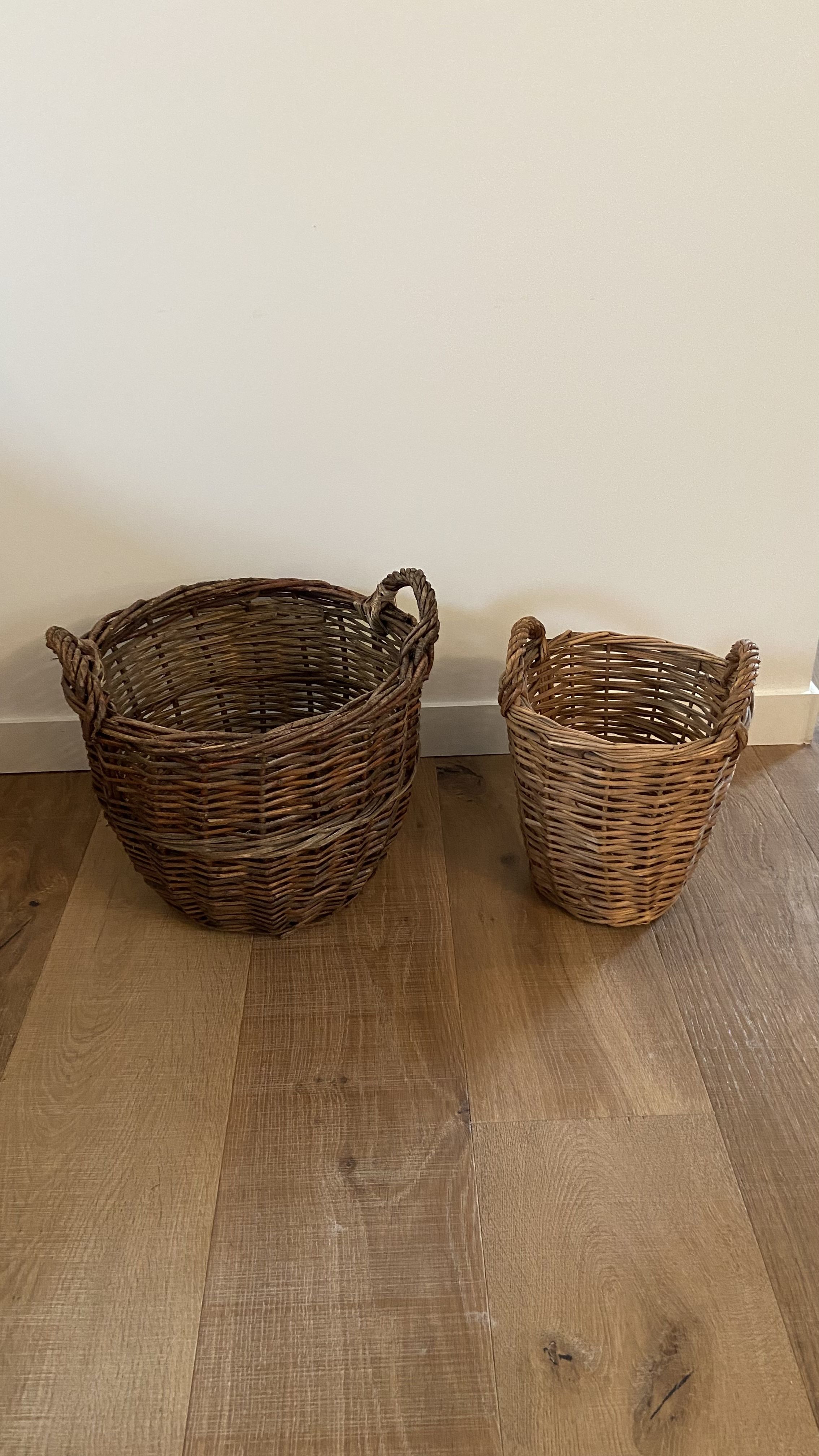 Pop-up Christmas 2022 - Vintage round basket / old basket in Dame-Jeanne
