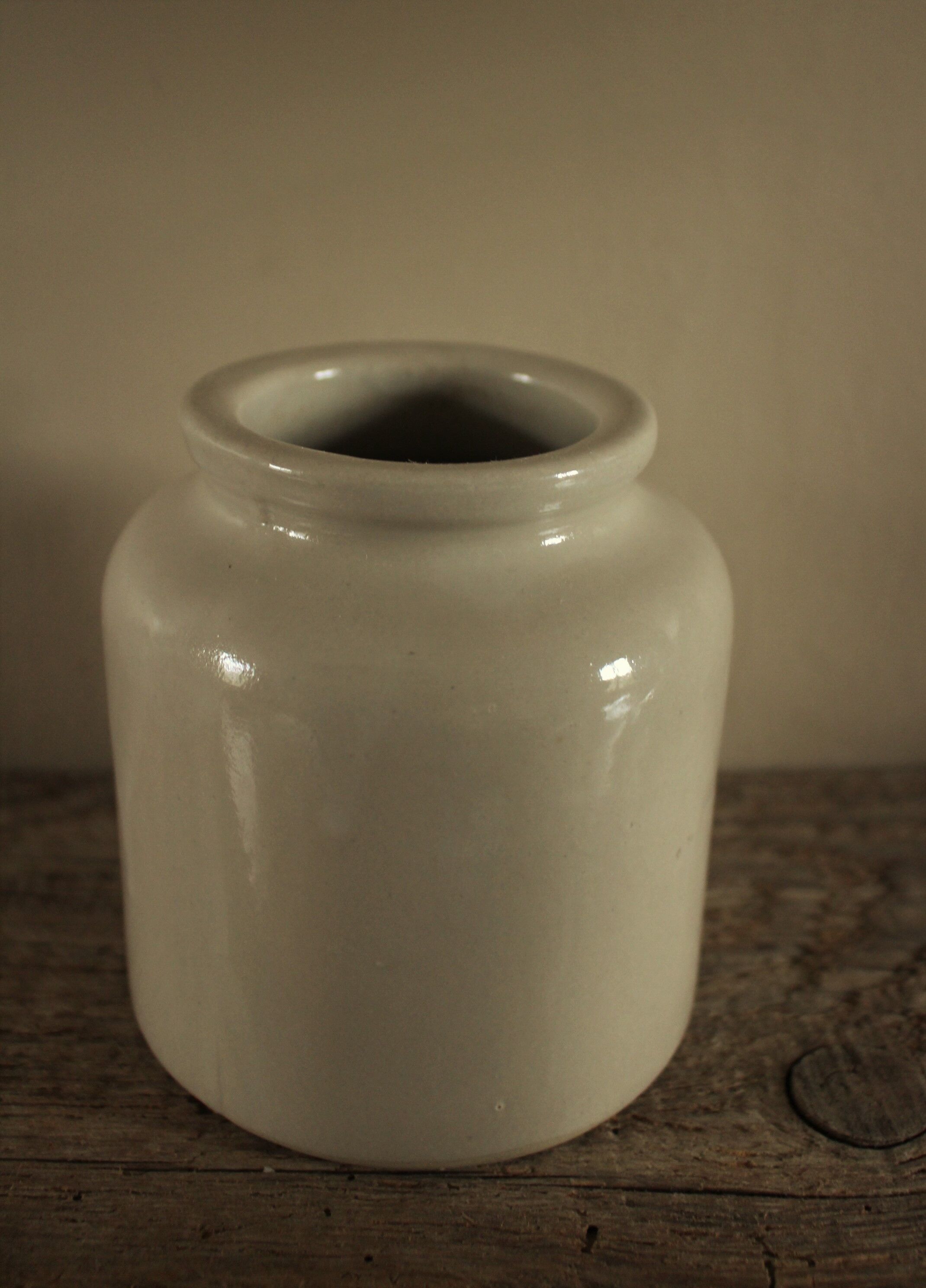 Mustard pot glazed gray sandstone