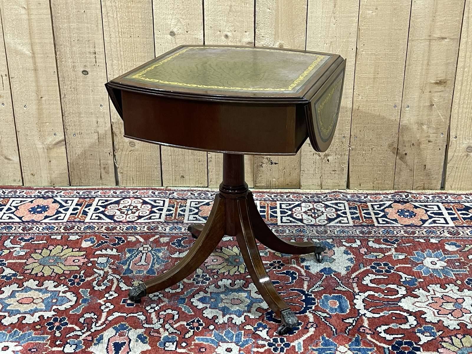 1950s English pedestal table in mahogany and leather top