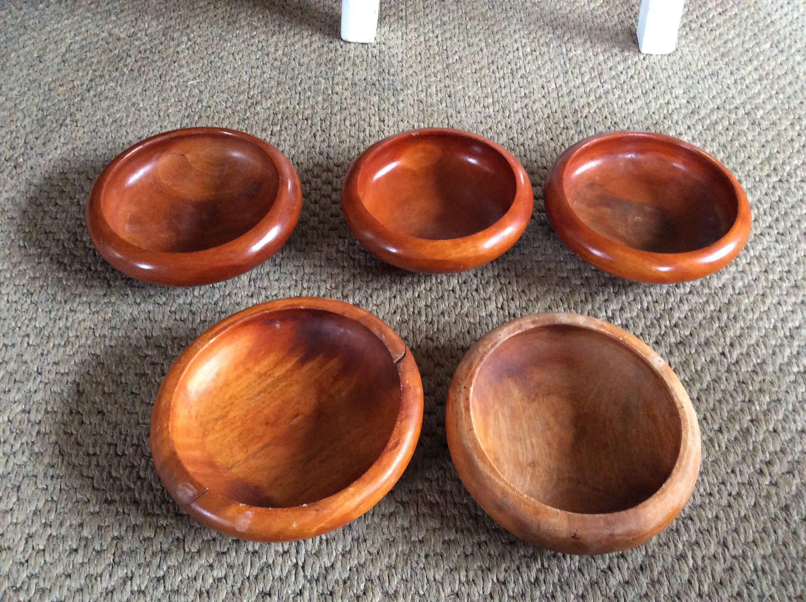 Série de 5 coupelles en bois