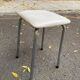 2 tabourets acier et cuir blanc et marron