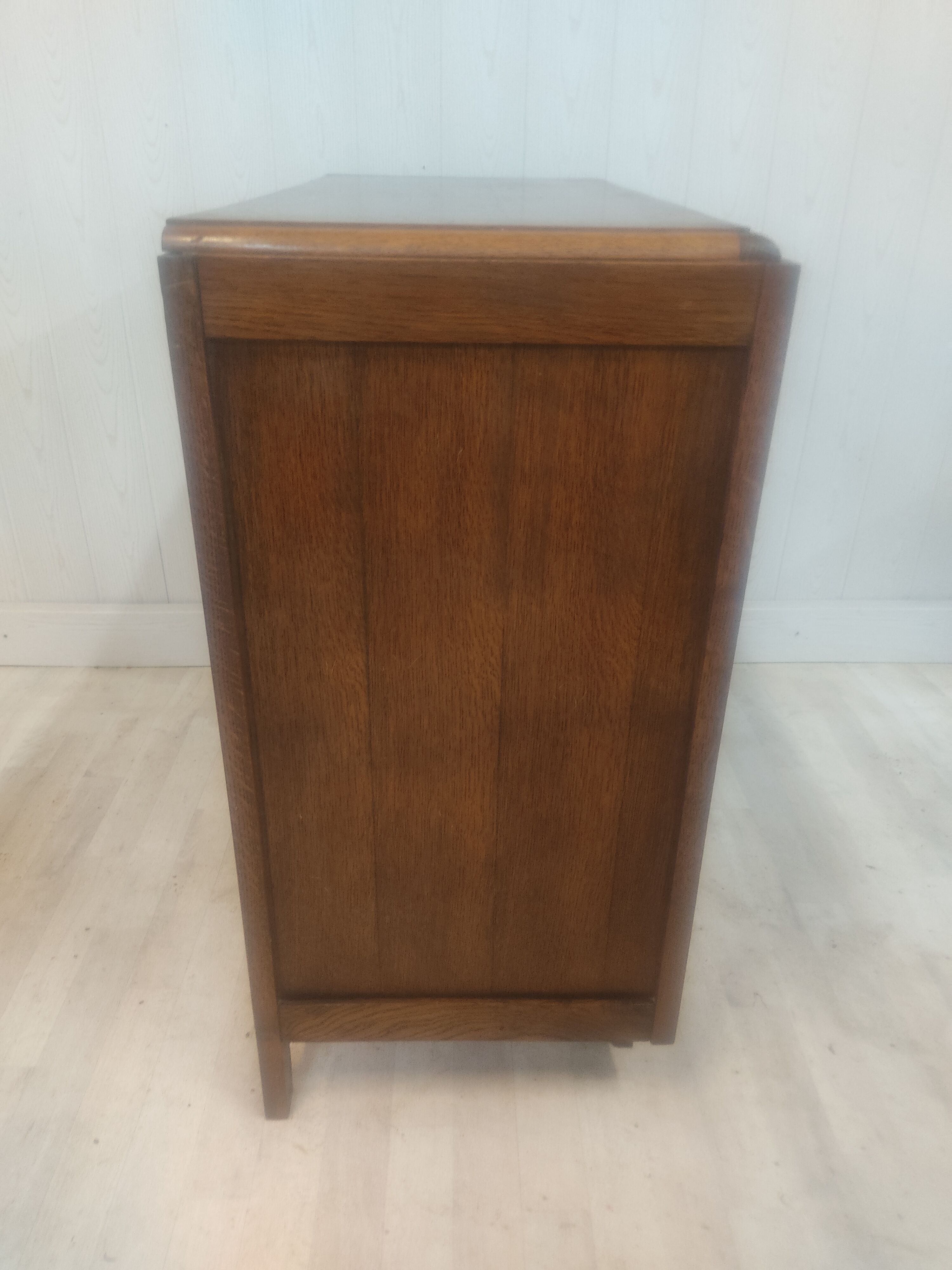 Vintage dresser compass feet 50s