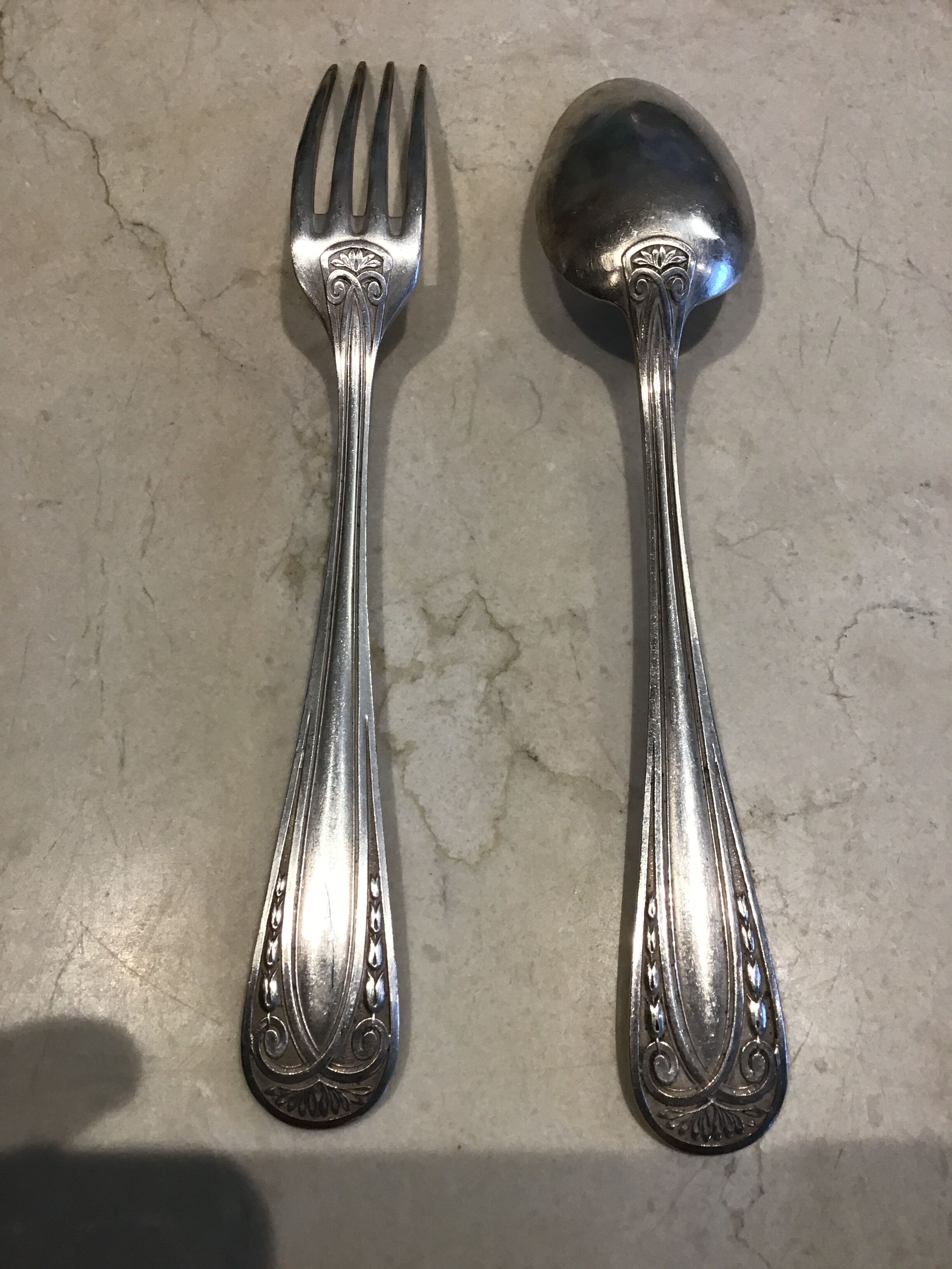 Set of 12 forks and 12 silver metal