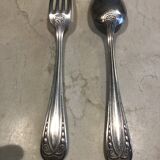 Set of 12 forks and 12 silver metal